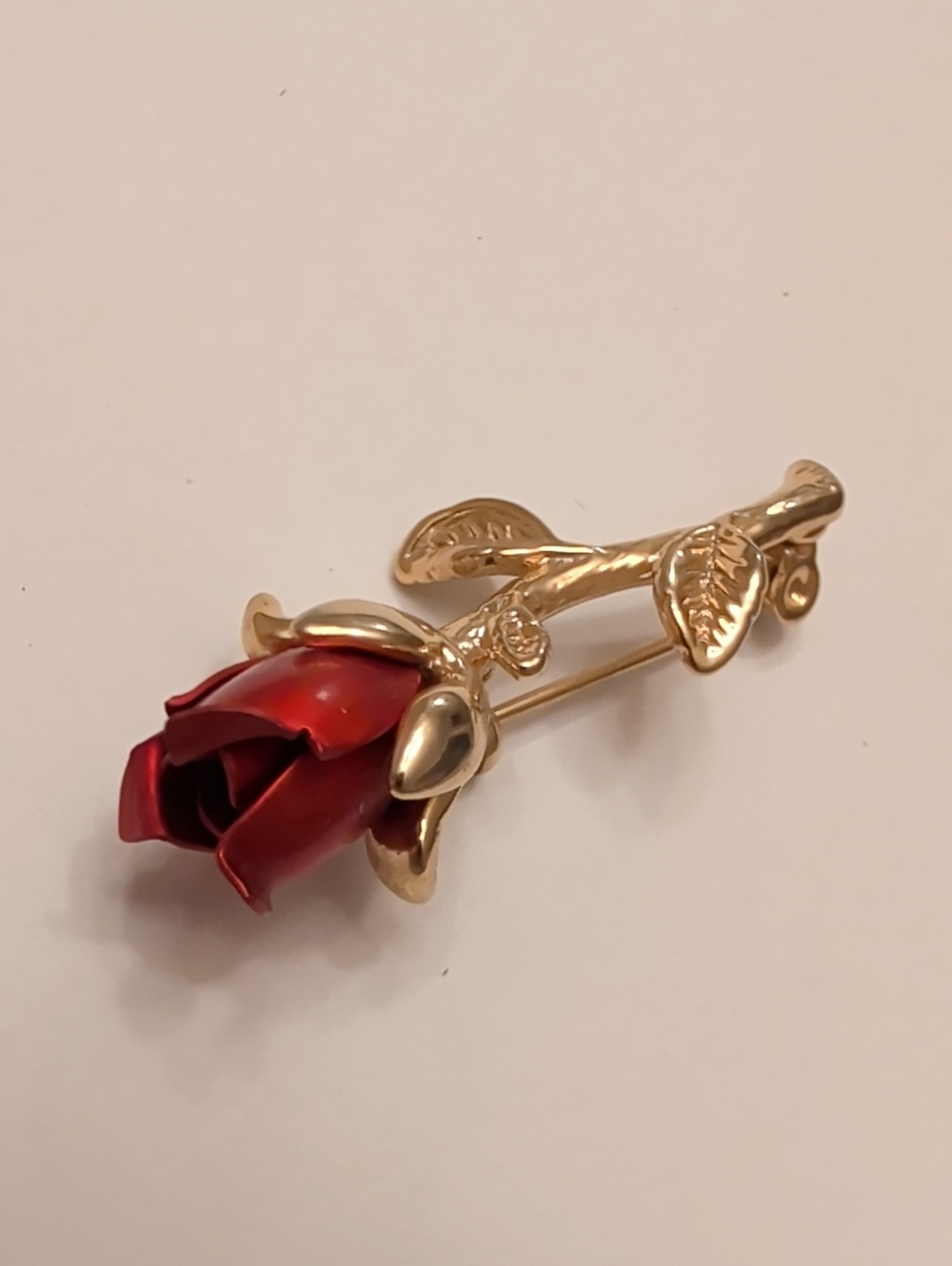 Vintage Gold-Tone Red Rose Brooch Pin - Women's Jewelry